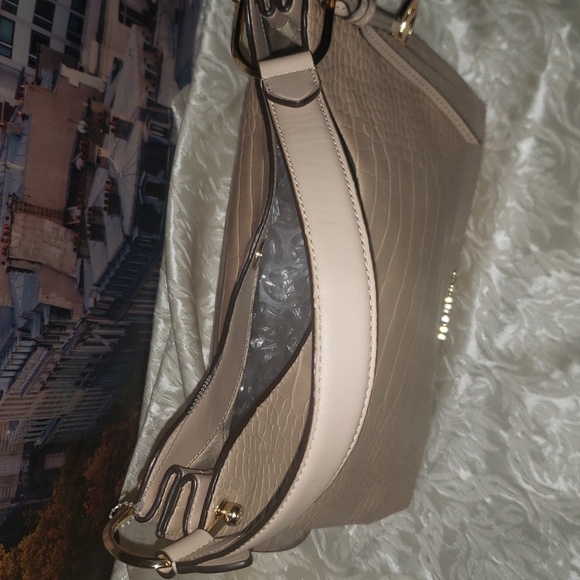 Michael Kors Joan Shoulderbag - Picture 6 of 8